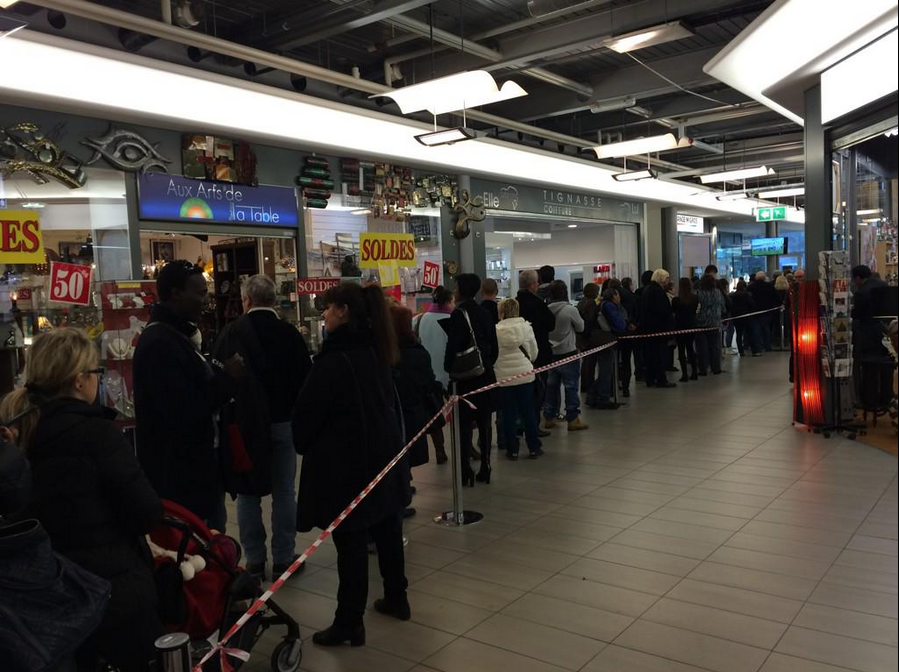 People queing at currency exchange offices as swiss franc gains value